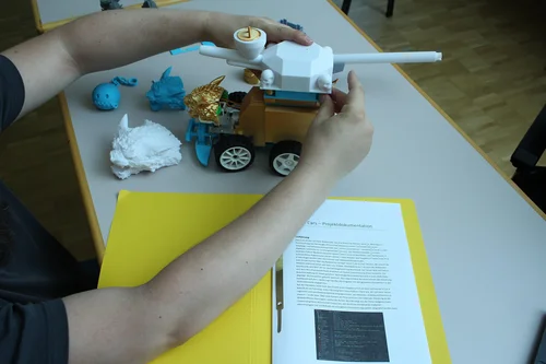 Das kleine elektrisch betriebene Auto namens "Kaijucar"